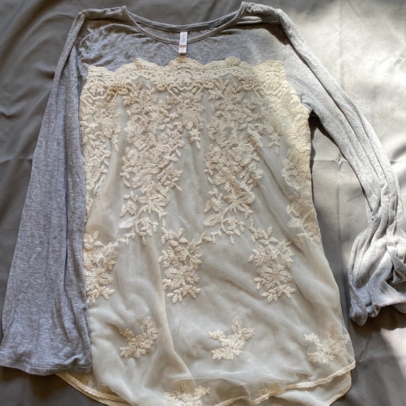 Soft, lightweight lace long sleeve casual top XS - Picture 1 of 3